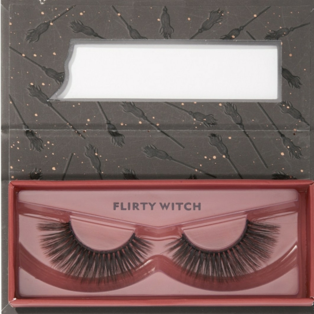 Colourpop Hocus Pocus lashes Flirty Witch